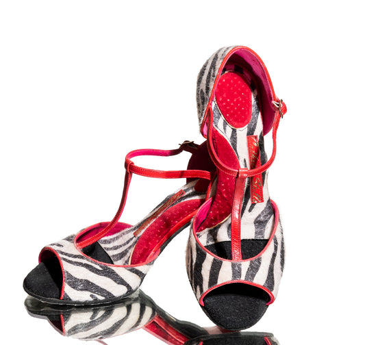 ANIMAL PRINT - CatherineStella, animal print dancing shoes, tango shoes for women, handmade dancing shoes, χειροποίητα χορευτικά παπούτσια, δερμάτινα χορευτικά παπούτσια, παπούτσια τανκο, γυναίκα χορεύτρια 